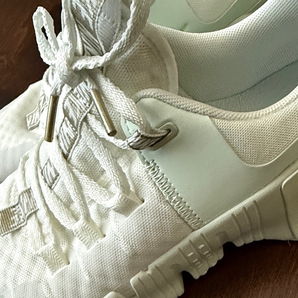 Nike Metcon White Low-Top Sneaker with Subtle Yellow Insole Accent